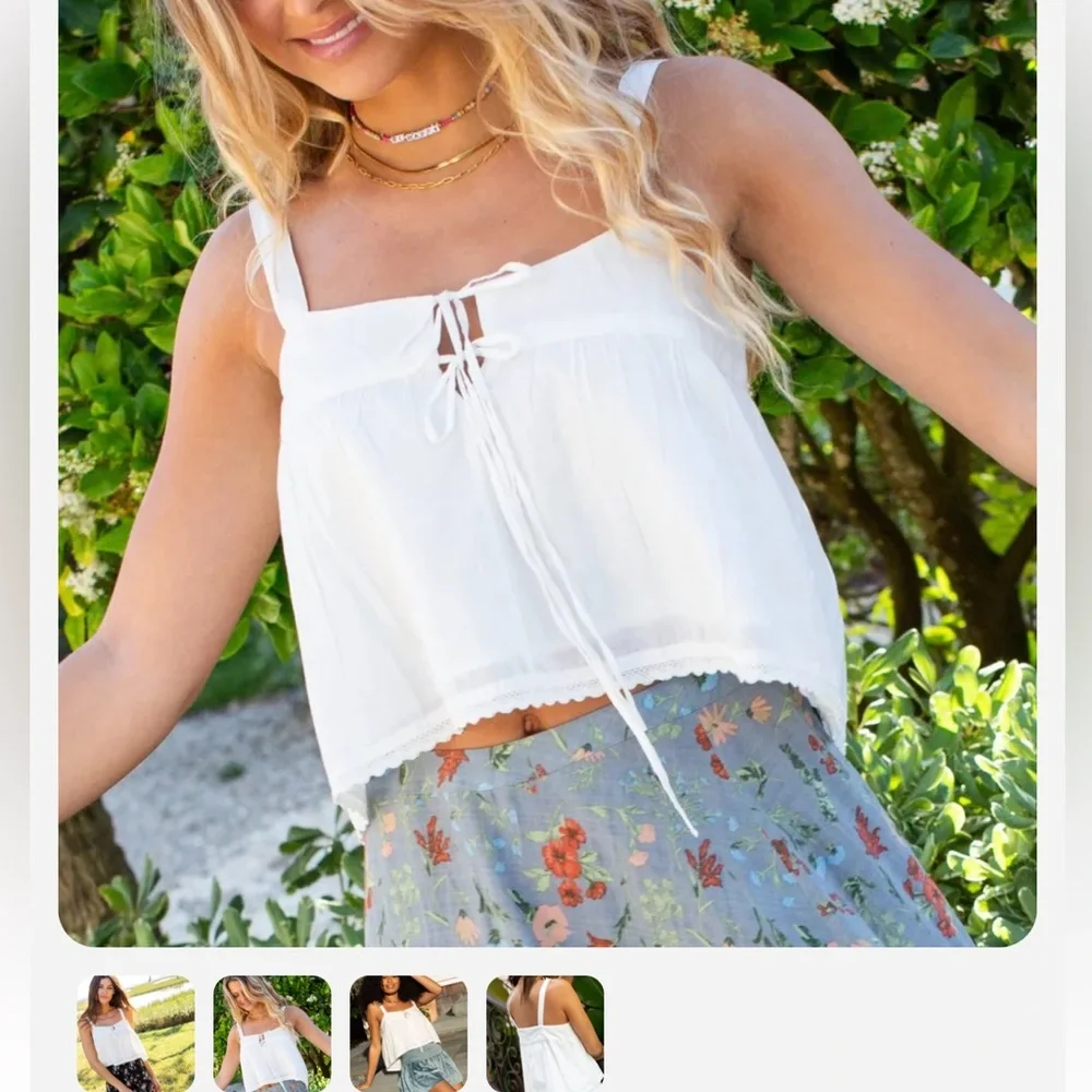 Natural Life Cara Floral Crop Top - Picture 3 of 3